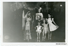 Przedstawienie "Wiosna.Dzieci.Kwiaty" rok 1955