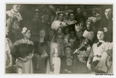 Przedstawienie "Za górami, za  lasami", rok 1945r