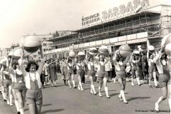 1972-Tarnobrzeg-pochód-1_majowy-